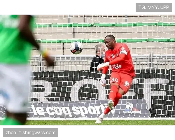 特写:雷恩门将曼丹达完成职业生涯第650场联赛出场 特写:雷恩门将曼丹达完成职业生涯第650场联赛出场